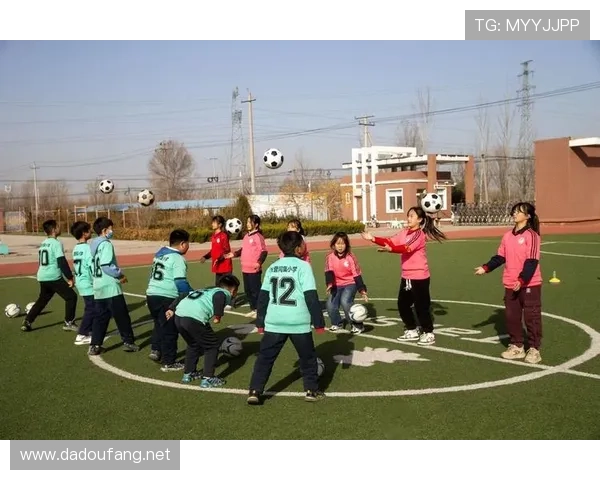 儿童足球练球视频（小朋友足球训练视频）世界杯体育论坛